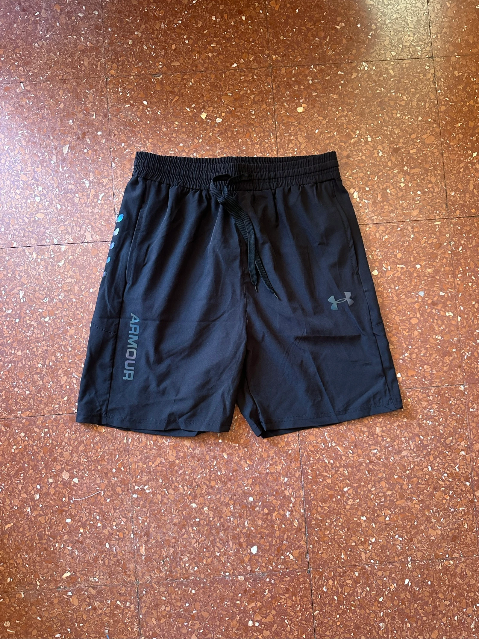 Ensemble de sport noir Under Armour - T-shirt et short – photo 6